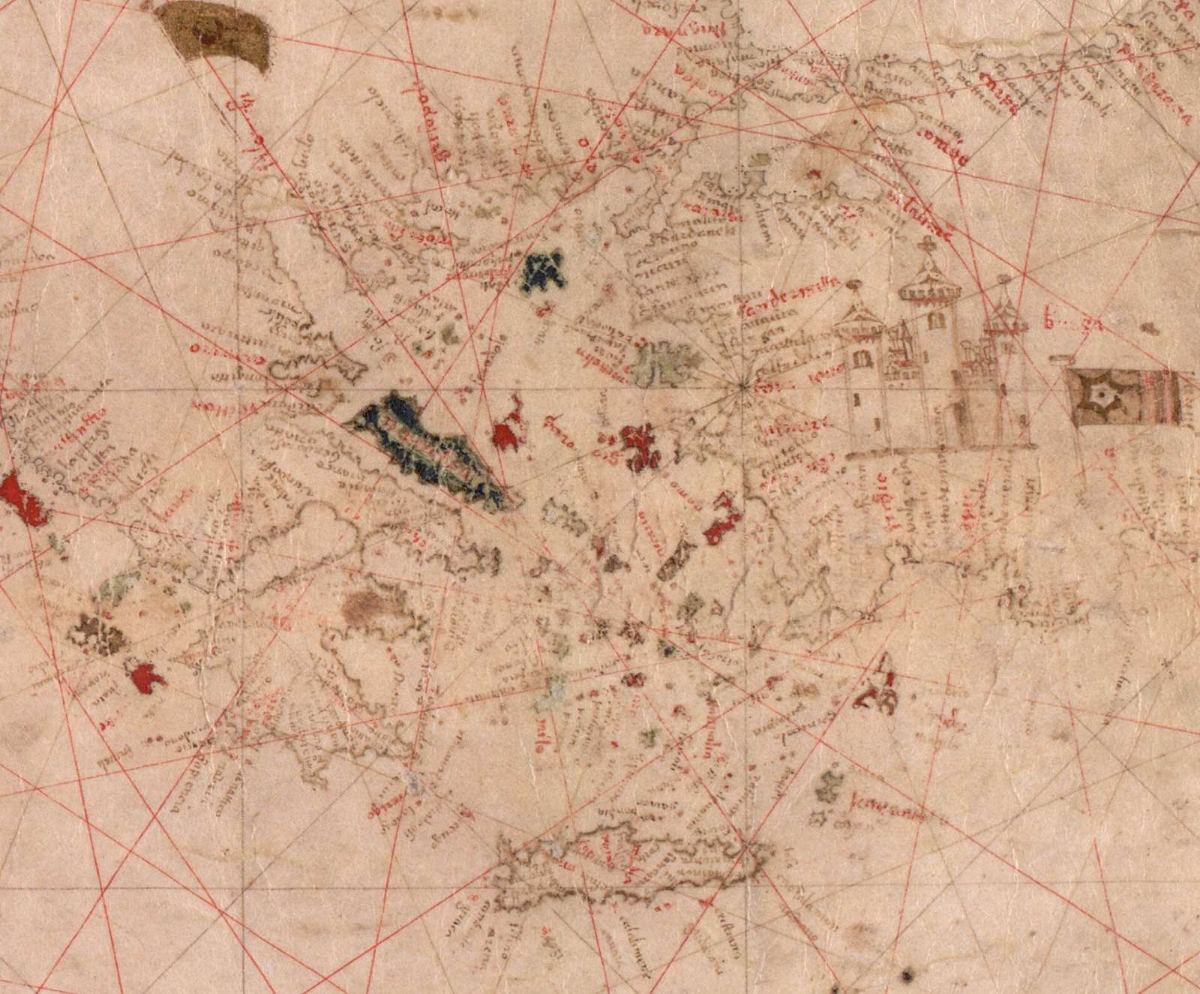 Une carte marine ancienne, ses lignes de rhumb rayonnant sur le parchemin.